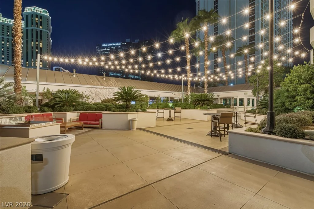 145 Harmon, Las Vegas, NV 89109