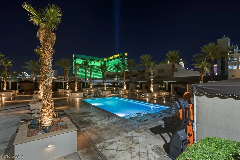 145 Harmon, Las Vegas, NV 89109