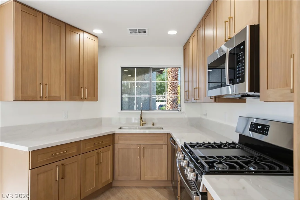 6608 Kirwan Heights, Las Vegas, NV 89108