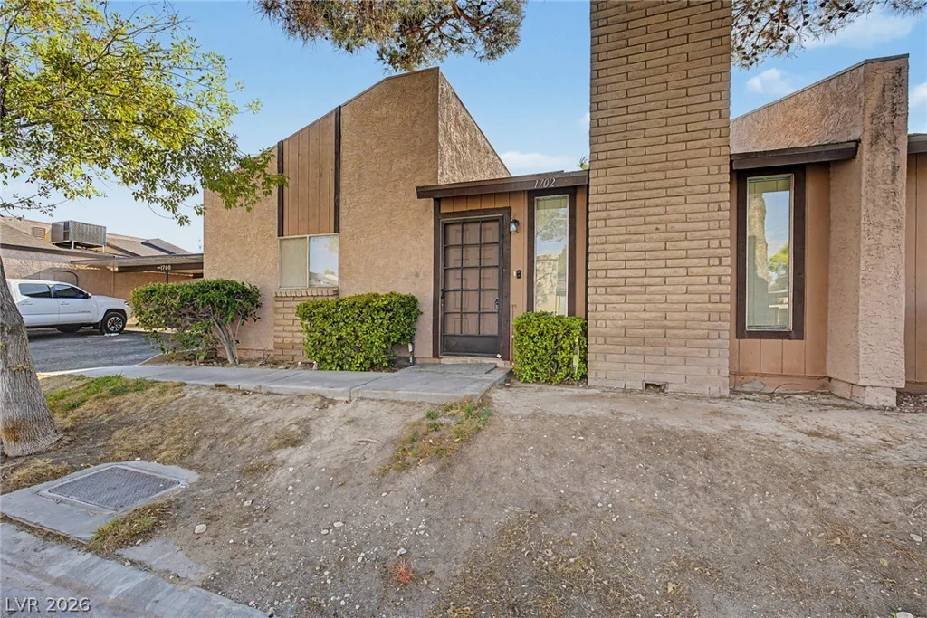 1702 Marathon, Las Vegas, NV 89108