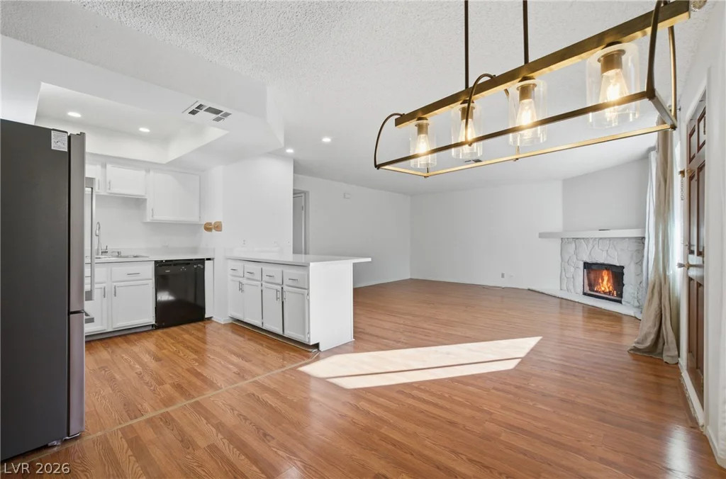 945 Falconhead, Las Vegas, NV 89128
