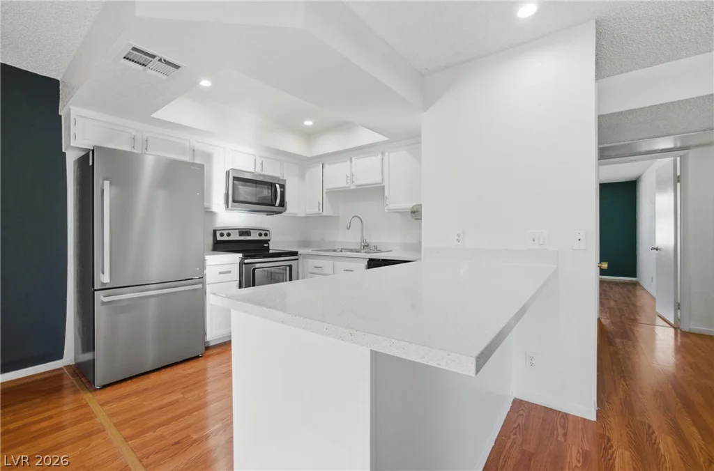 945 Falconhead, Las Vegas, NV 89128