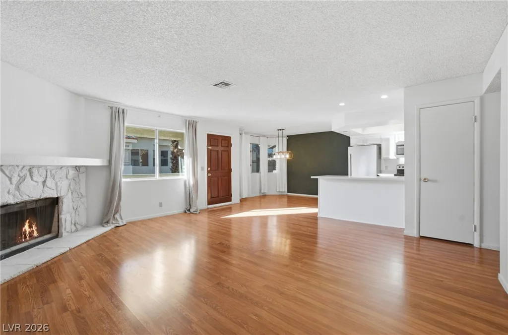 945 Falconhead, Las Vegas, NV 89128