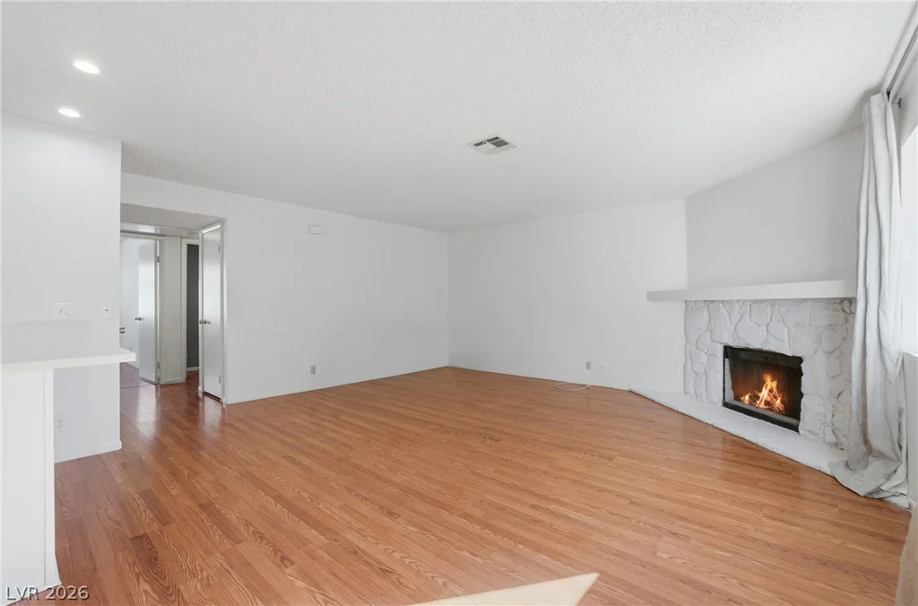 945 Falconhead, Las Vegas, NV 89128