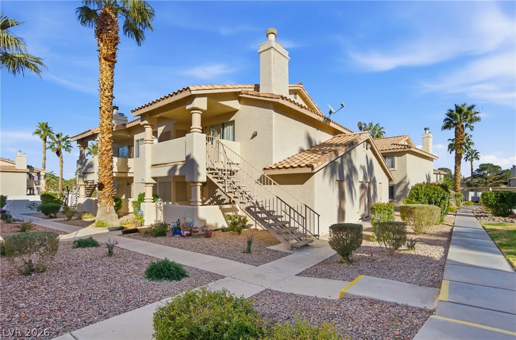 945 Falconhead, Las Vegas, NV 89128