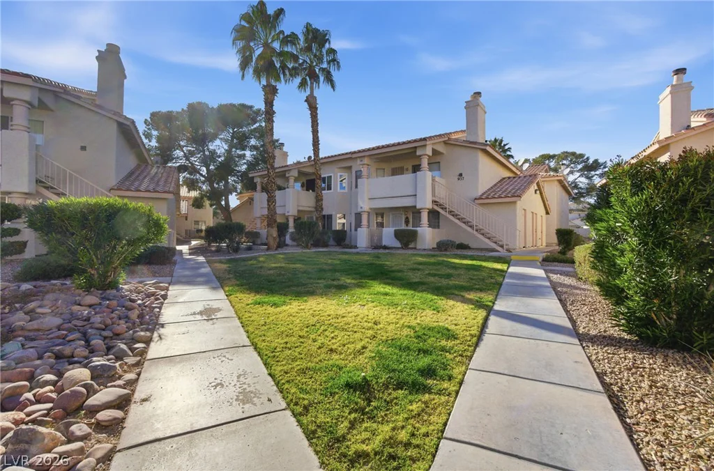 945 Falconhead, Las Vegas, NV 89128