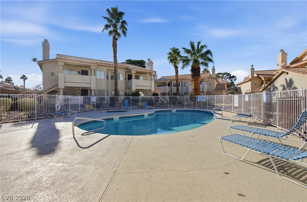 945 Falconhead, Las Vegas, NV 89128