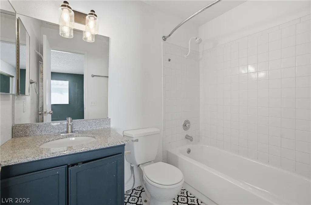 945 Falconhead, Las Vegas, NV 89128