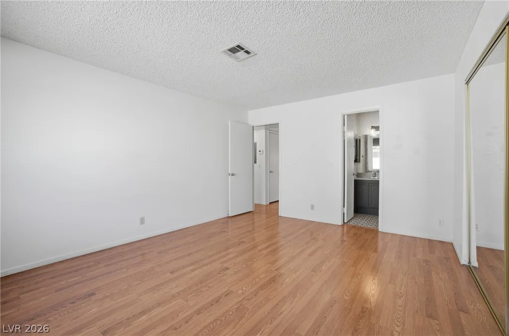 945 Falconhead, Las Vegas, NV 89128