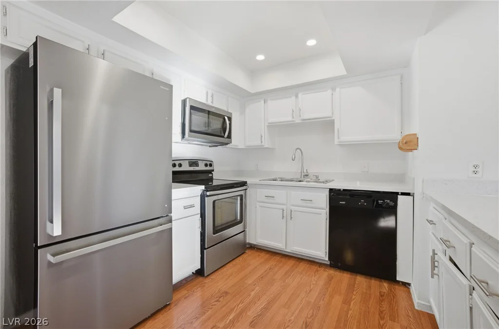 945 Falconhead, Las Vegas, NV 89128