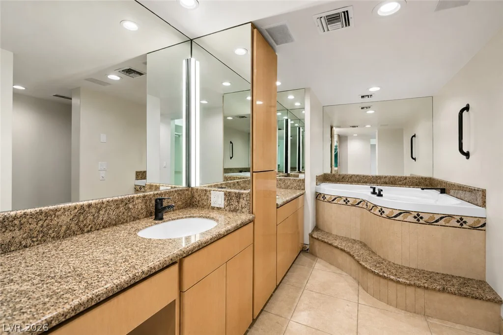3111 Bel Air, Las Vegas, NV 89109