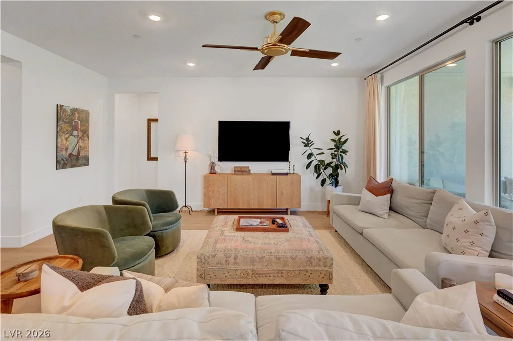 10826 Delparke Valley, Las Vegas, NV 89166