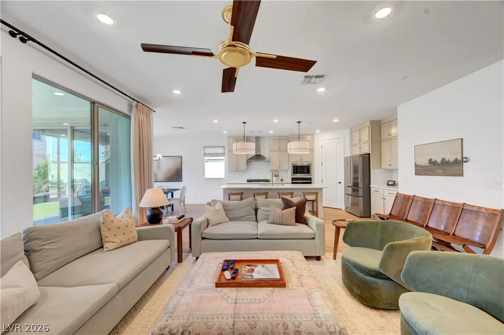 10826 Delparke Valley, Las Vegas, NV 89166