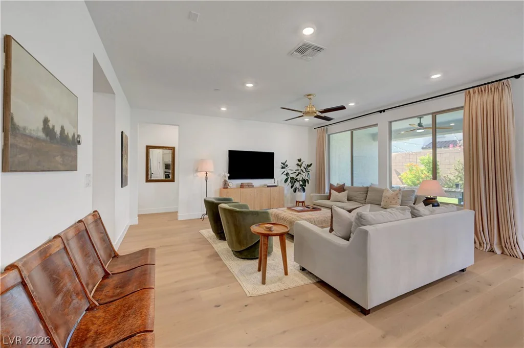 10826 Delparke Valley, Las Vegas, NV 89166