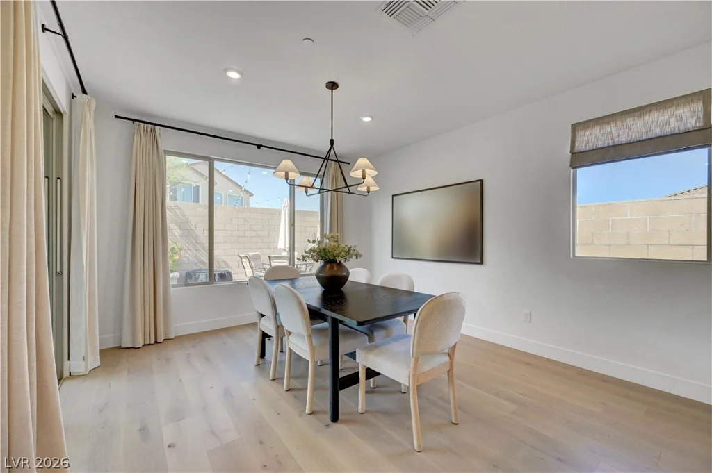 10826 Delparke Valley, Las Vegas, NV 89166