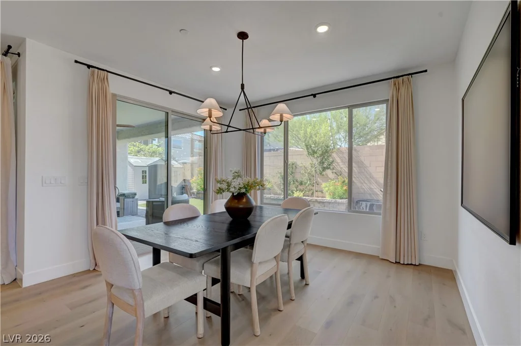 10826 Delparke Valley, Las Vegas, NV 89166