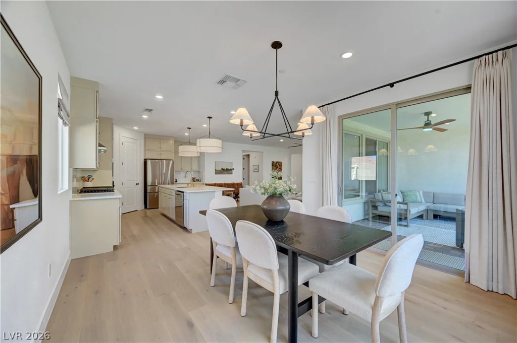 10826 Delparke Valley, Las Vegas, NV 89166