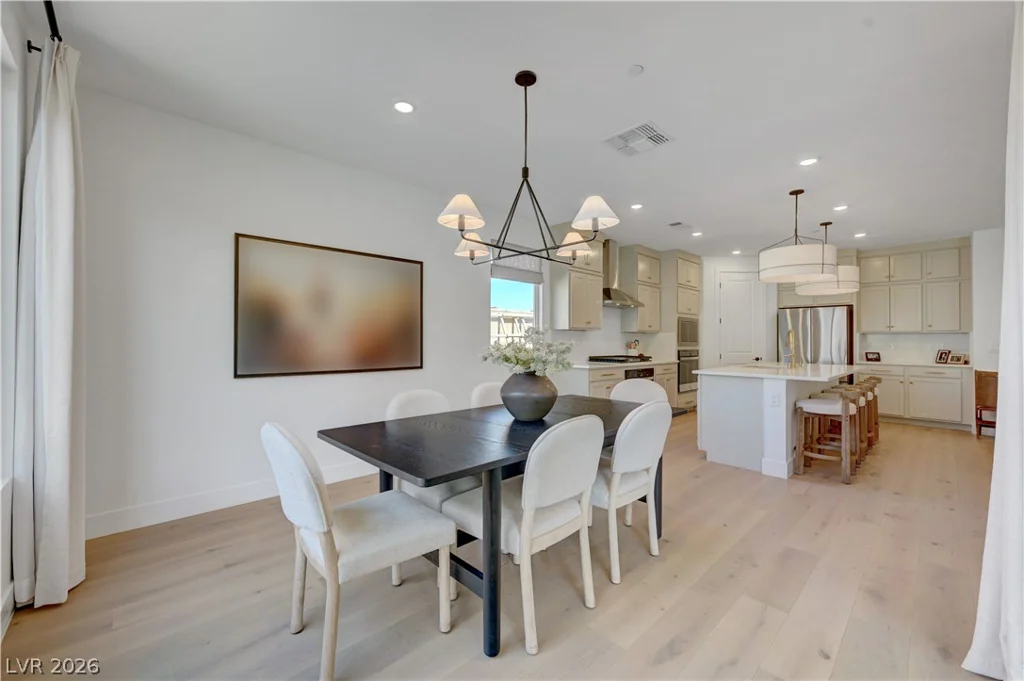 10826 Delparke Valley, Las Vegas, NV 89166
