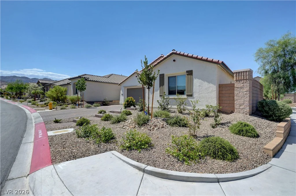 10826 Delparke Valley, Las Vegas, NV 89166