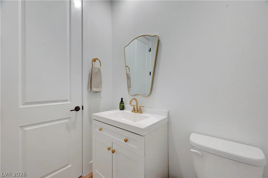 10826 Delparke Valley, Las Vegas, NV 89166