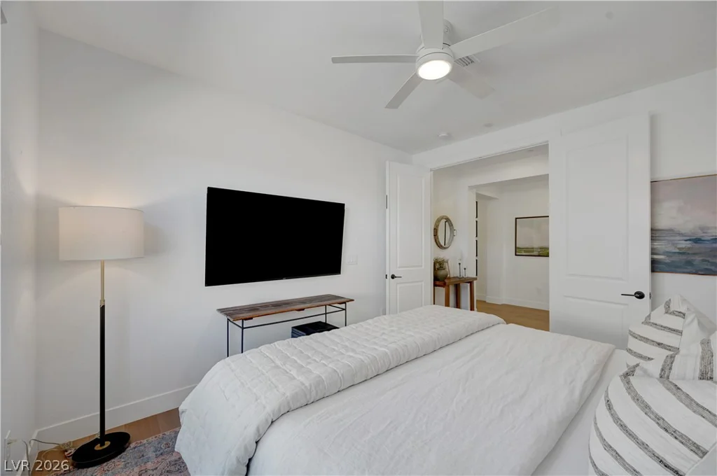 10826 Delparke Valley, Las Vegas, NV 89166