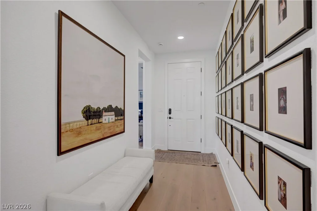 10826 Delparke Valley, Las Vegas, NV 89166