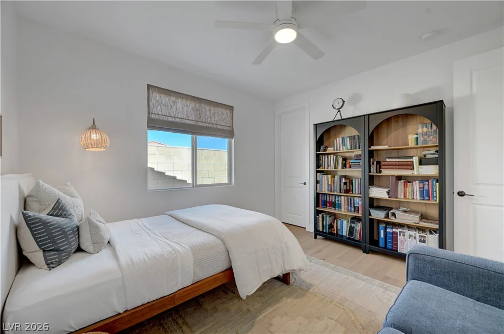 10826 Delparke Valley, Las Vegas, NV 89166