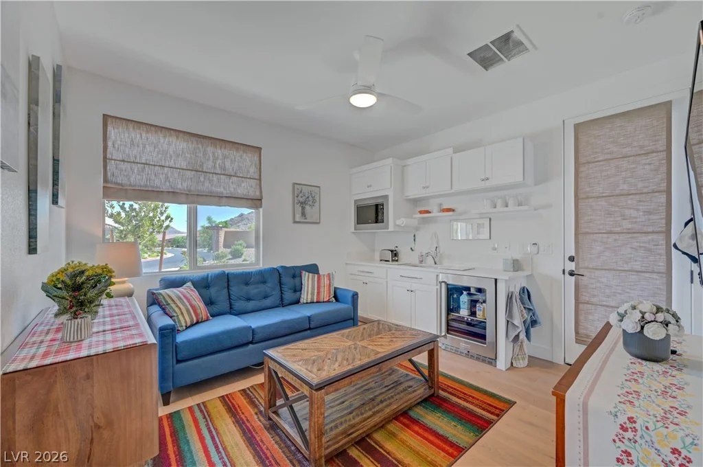 10826 Delparke Valley, Las Vegas, NV 89166