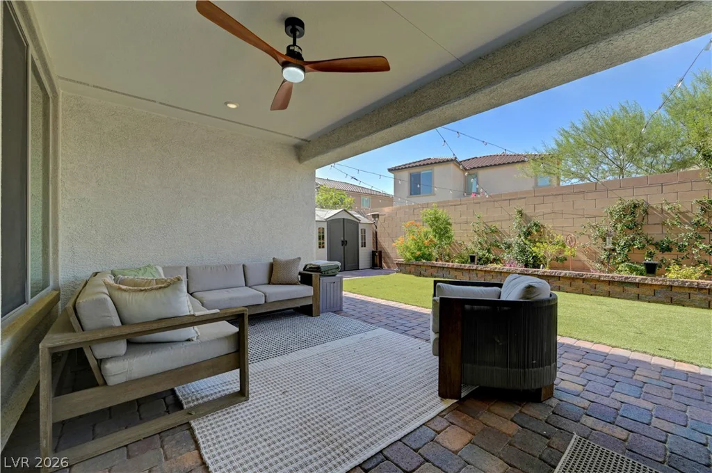 10826 Delparke Valley, Las Vegas, NV 89166