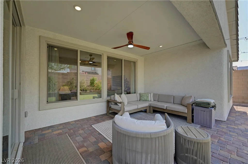 10826 Delparke Valley, Las Vegas, NV 89166