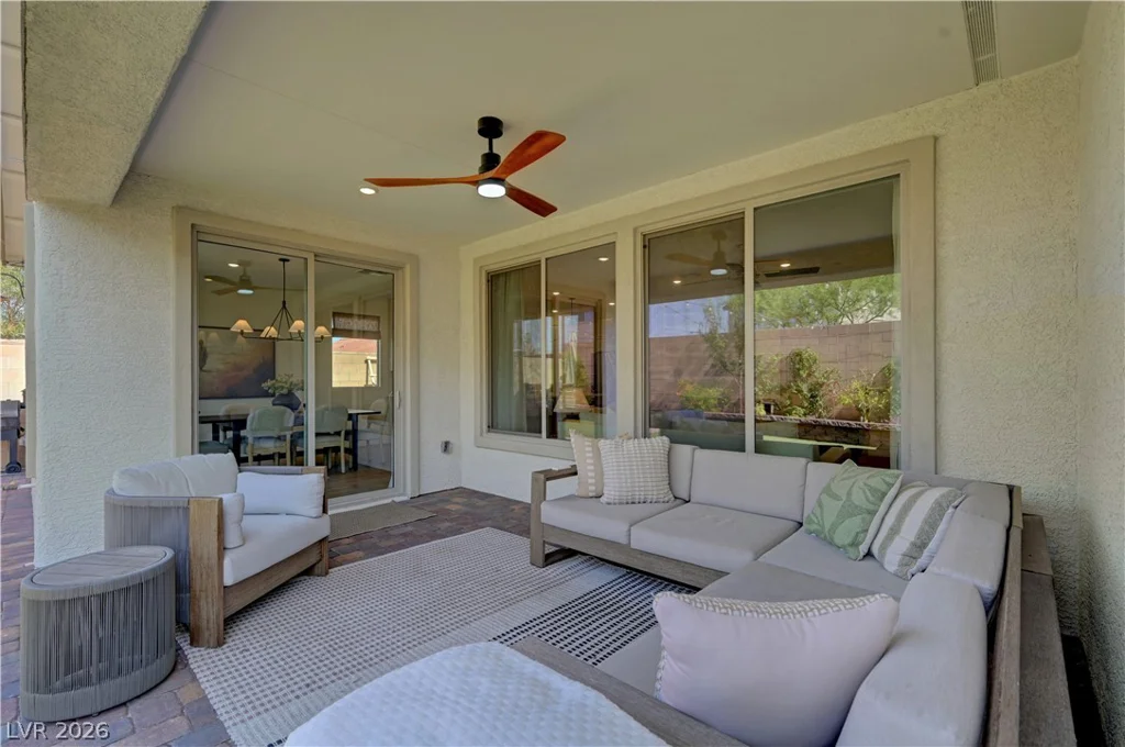 10826 Delparke Valley, Las Vegas, NV 89166