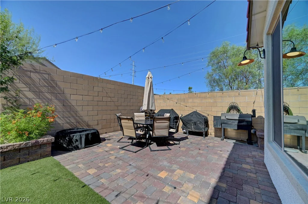 10826 Delparke Valley, Las Vegas, NV 89166