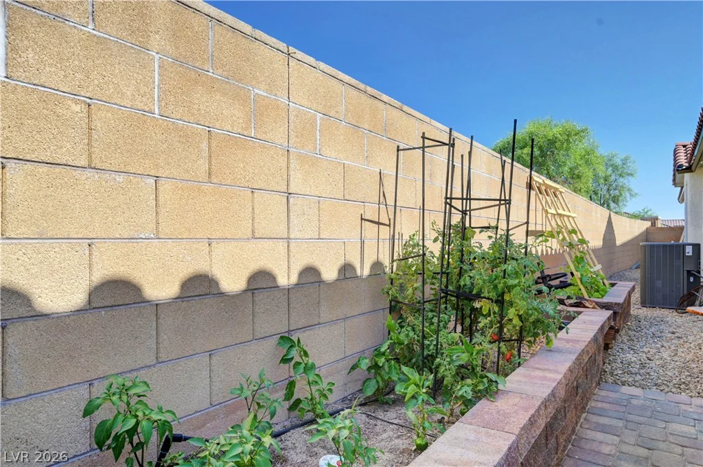 10826 Delparke Valley, Las Vegas, NV 89166