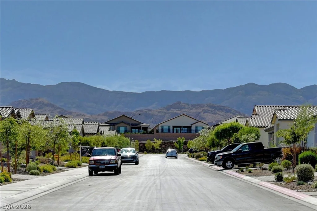 10826 Delparke Valley, Las Vegas, NV 89166