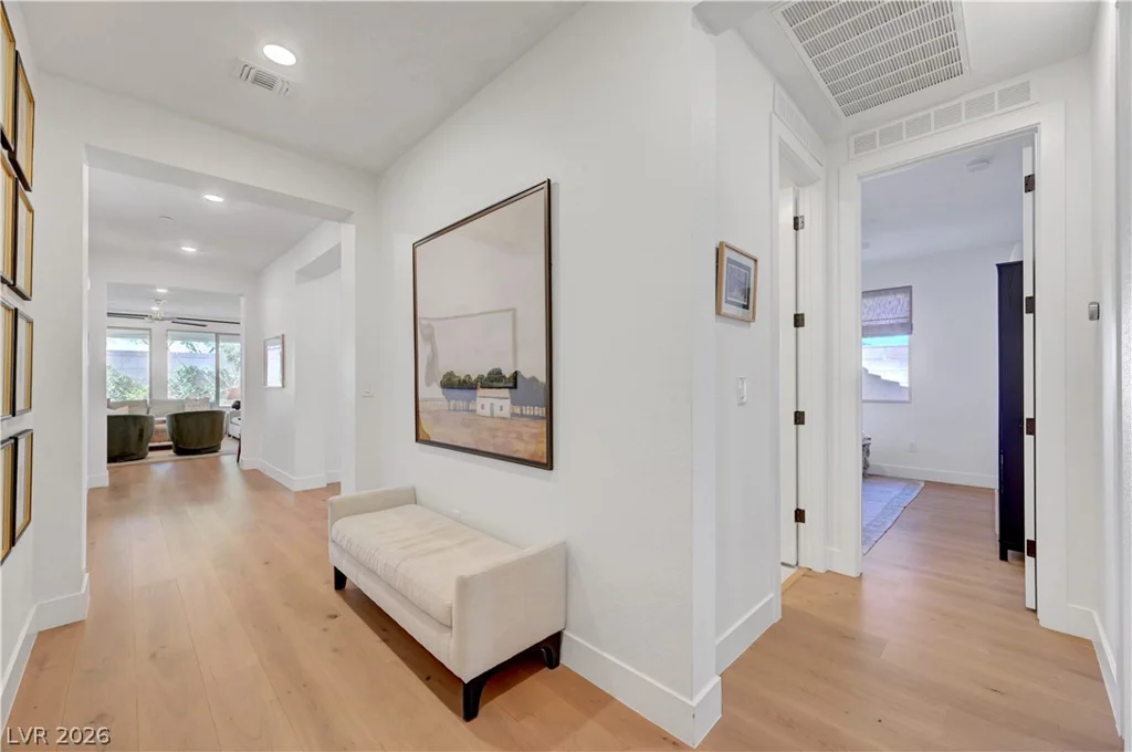 10826 Delparke Valley, Las Vegas, NV 89166
