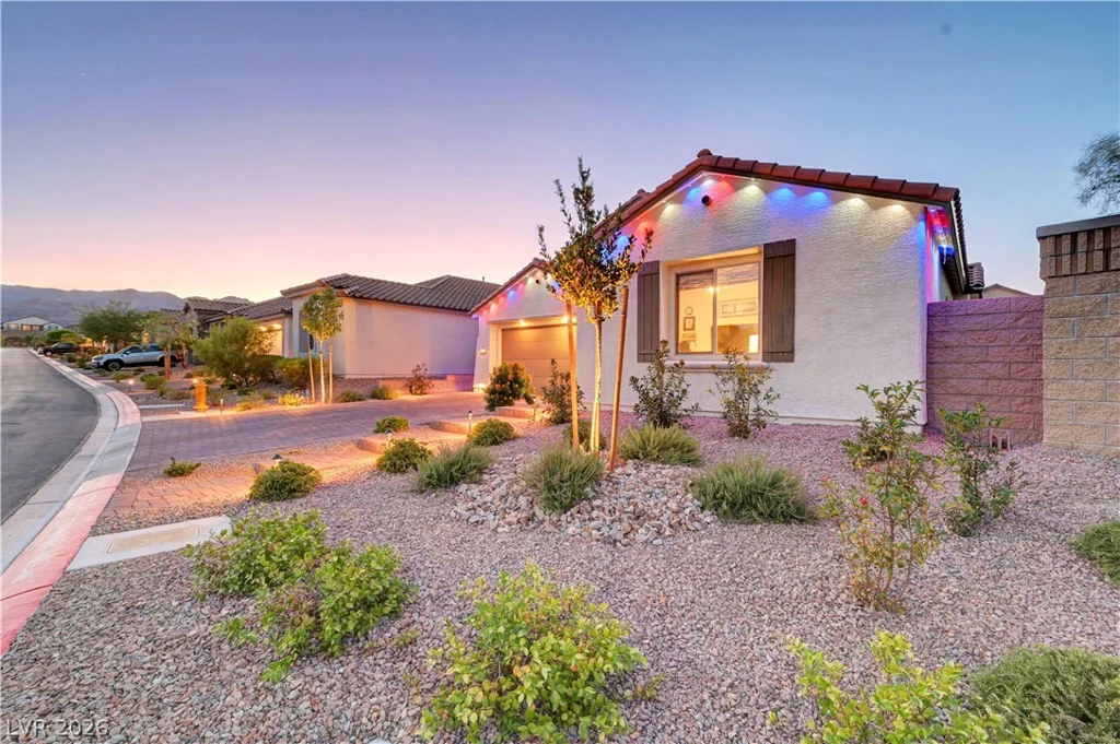 10826 Delparke Valley, Las Vegas, NV 89166