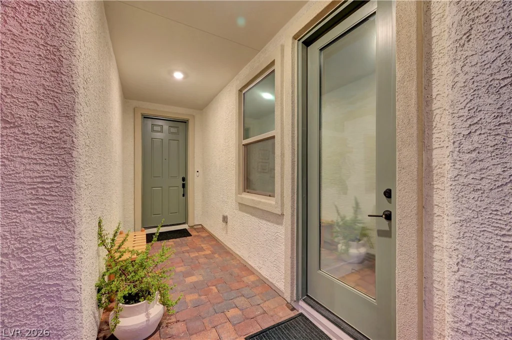 10826 Delparke Valley, Las Vegas, NV 89166