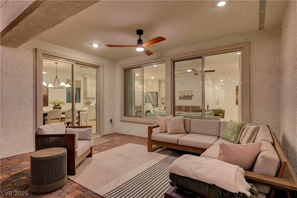 10826 Delparke Valley, Las Vegas, NV 89166