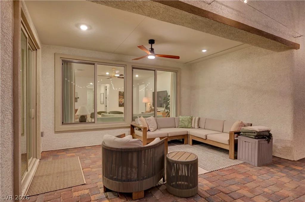 10826 Delparke Valley, Las Vegas, NV 89166