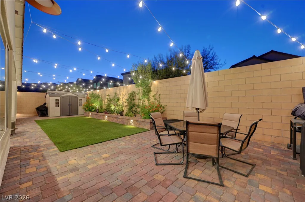 10826 Delparke Valley, Las Vegas, NV 89166