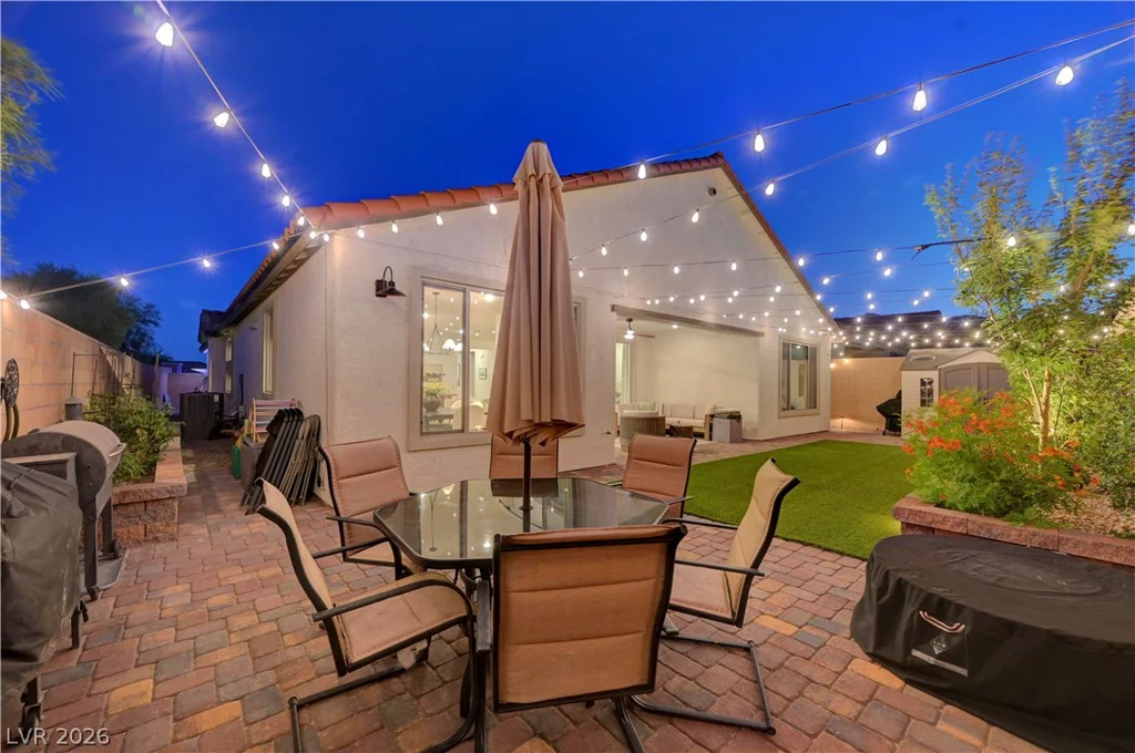 10826 Delparke Valley, Las Vegas, NV 89166