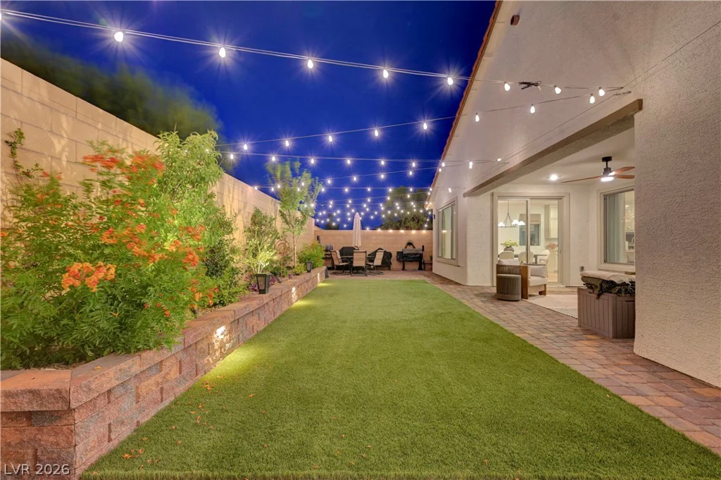 10826 Delparke Valley, Las Vegas, NV 89166