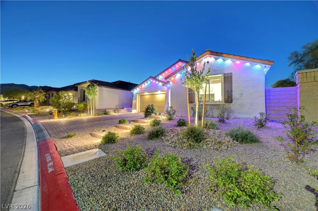 10826 Delparke Valley, Las Vegas, NV 89166