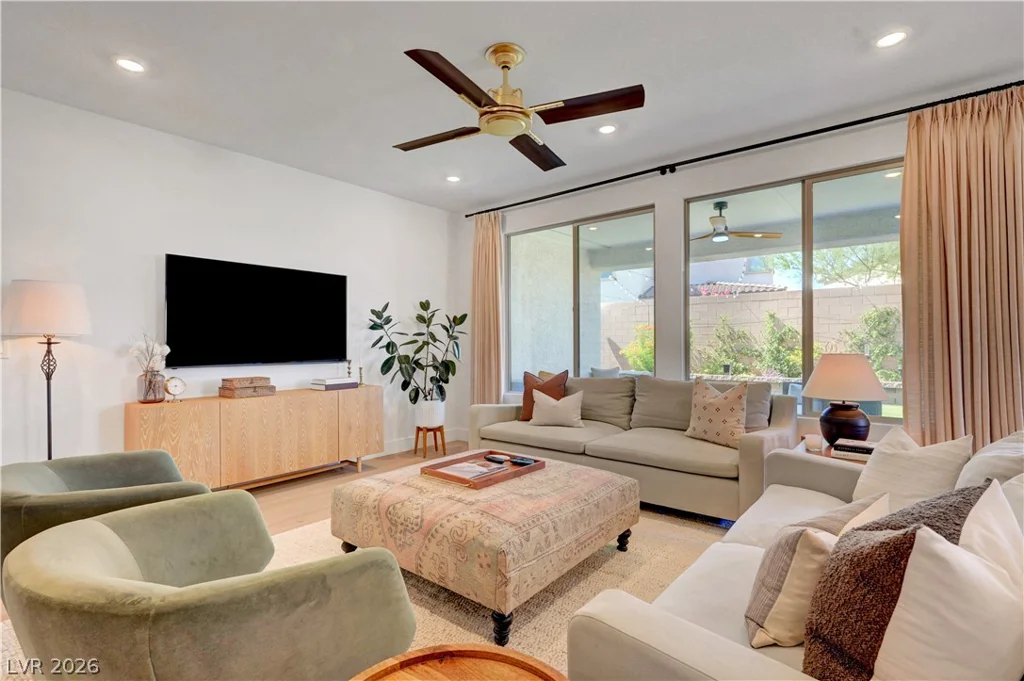10826 Delparke Valley, Las Vegas, NV 89166