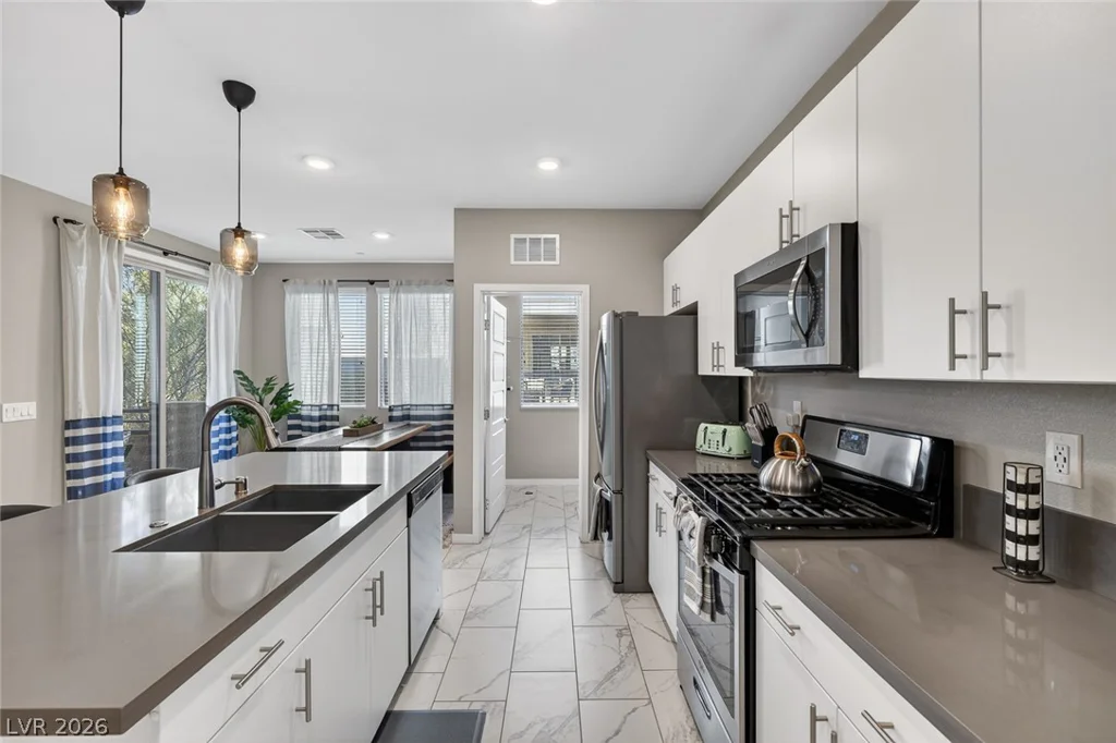 11256 Rainbow Peak, Las Vegas, NV 89135