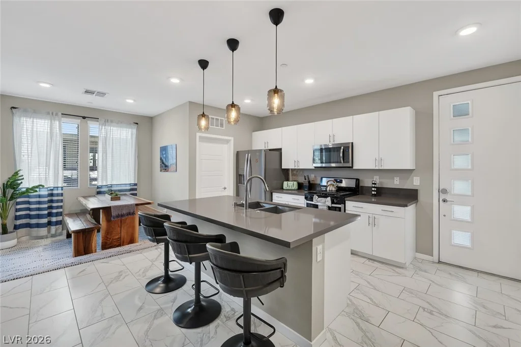 11256 Rainbow Peak, Las Vegas, NV 89135