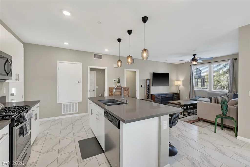 11256 Rainbow Peak, Las Vegas, NV 89135