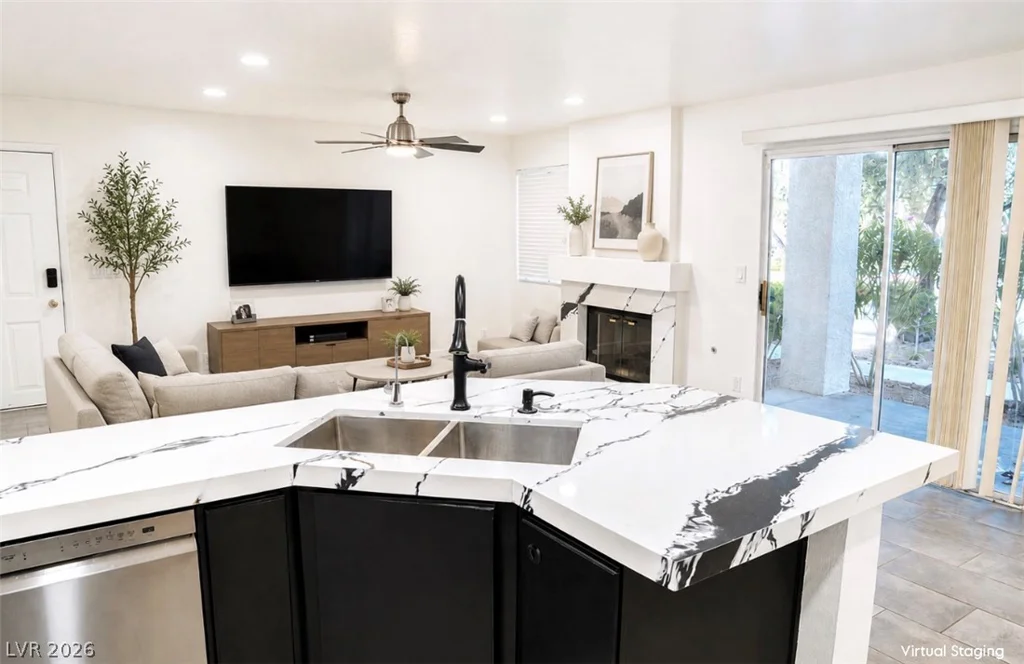 7900 Foxwood, Las Vegas, NV 89145
