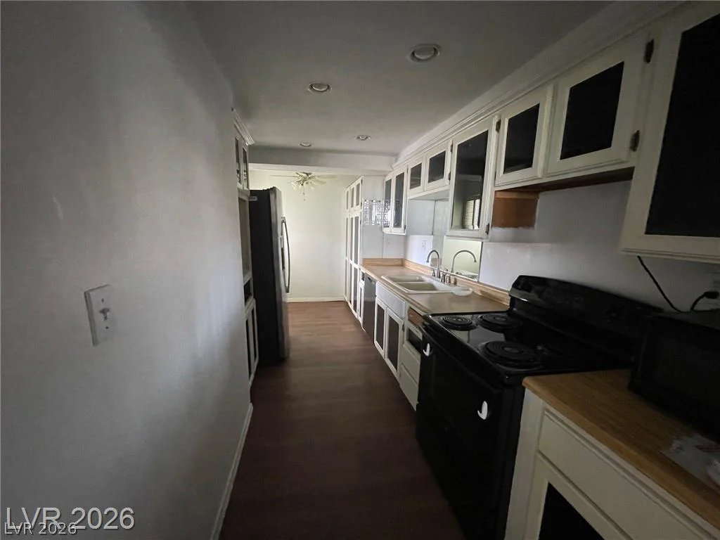 750 Royal Crest, Las Vegas, NV 89169