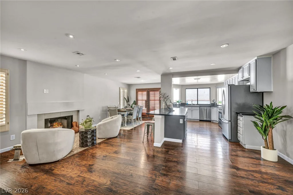 9008 Pebble Shore, Las Vegas, NV 89117